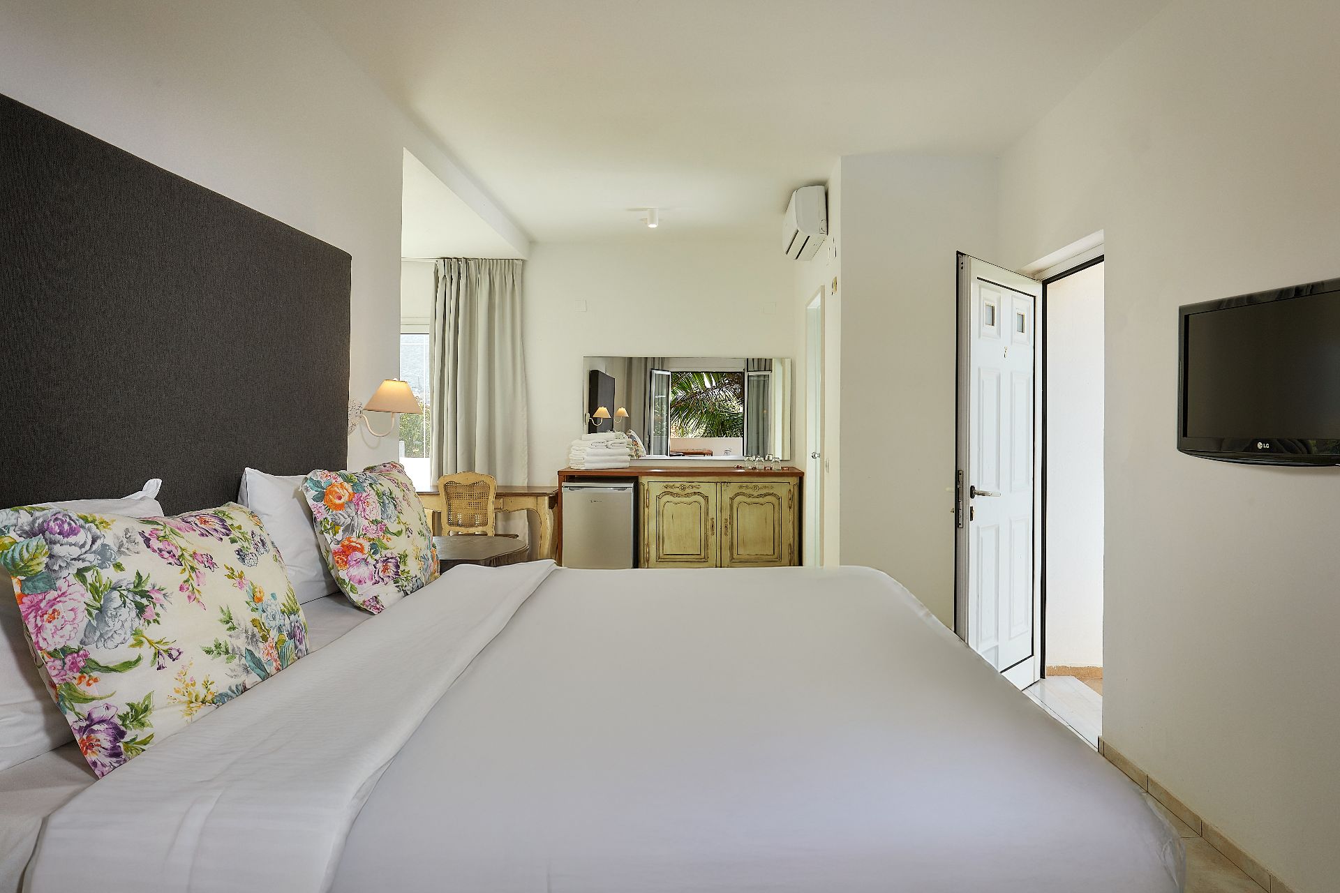 Rooms - High Ceiling